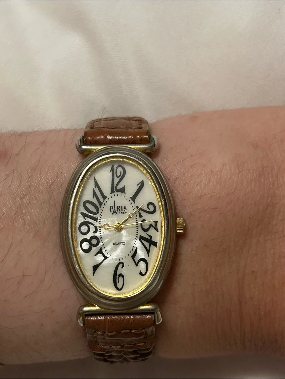 Paris 1937 Oval Quartz Watch in Brown and Gold